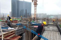 2022年10月11日，郴州恒大华府楼盘10月工程进度情况如下；郴州恒大华府四期25栋楼：外脚手架搭设完成，25-1单元2层梁板叠合板已吊装完成，楼面钢筋、水电预埋已完成，