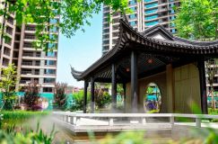 端午佳节，不仅是传承千年的文化符号，更是人们追寻生活仪式感的契机。青云和著深谙节日的意义，以匠心雕琢每一处细节，步入青云和著，岭南山水园林率先映入眼帘。这里不是简单的绿植堆砌，而是将自然之韵与匠心工艺深度融合的艺术之作。