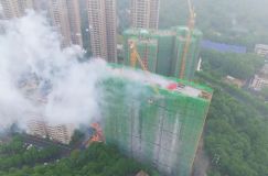 在快节奏的时代浪潮下，五岭和悦府以一场震撼的 &ldquo;封顶仪式&rdquo;，从2024年6月破土动工的第一声轰鸣，到2025年5月28日2#楼最后一方混凝土浇筑完成，项目仅用不到12个月时间，便实现1#、2#楼全线荣耀封顶，