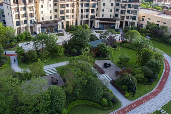 在郴州人居品质迭代的浪潮中,湖南建投东玺台始终以领航者之姿,不断刷新市场想象。继以约13.7 万方五感园林、郴州最大社区生态活水湖惊艳全城后,项目20#-22#栋携建面约112㎡-134㎡百变户型