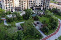 在郴州人居品质迭代的浪潮中,湖南建投东玺台始终以领航者之姿,不断刷新市场想象。继以约13.7 万方五感园林、郴州最大社区生态活水湖惊艳全城后,项目20#-22#栋携建面约112㎡-134㎡百变户型