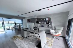 在郴州城东这片充满活力的热土上,兴康城中央以革新者的姿态强势登场,重新定义城市人居与商业新高度。作为城东首个集住宅、商业、酒店、公寓于一体的都会综合体,项目凭借 &ldquo;郴州首创17.8米全南开间&rdquo; 的王牌产品,以及建面约58㎡百变 Loft 公寓,成为市场瞩目的焦点。