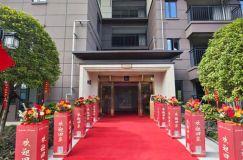 在建筑的钢筋水泥间,藏着房企对品质的坚守与对业主的承诺。汉宁江山府以 &ldquo;匠心筑家&rdquo; 为初心,将一砖一瓦的细节打磨融入每个工程节点。继3#栋荣耀封顶后,2#栋迎来